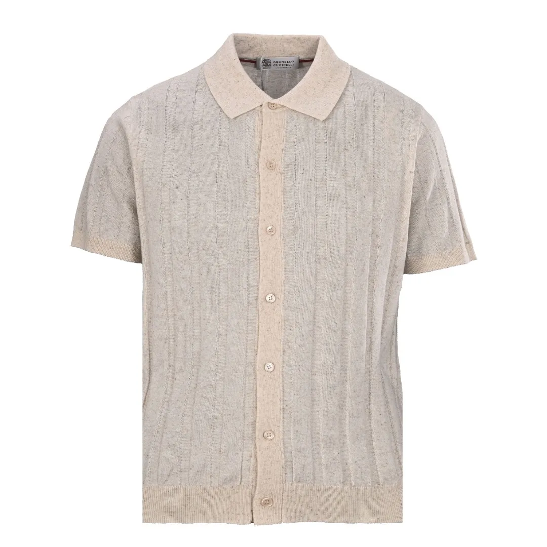 (Higher version) BRUNELLO CUCINELLI BC two-color vertical striped knitted rib short-sleeved cardigan. Purchased as original version 10620. It is made of 75% linen and 25% cotton golden blended fabrics. It combines the natural antibacterial texture of linen and the soft and skin-friendly feel of cotton. It has dry and breathable properties. It bids farewell to the sultry summer heat and is refreshing and non-sticky after long wear. Buttons are dyed and laser engraved to restore the original version. Classic Henry collar design, simple button placket, neat and high-end, casually unbuttoning, easily creating a lazy gentleman atmosphere. The vertical rib texture throughout the body creates a three-dimensional slimming effect, enhancing the layering of the outfit, and the details hide a delicate texture. The ribbing reinforces the collar, cuffs and hem, making it less likely to deform and loosen. It is durable and looks good, taking into account both style and practicality. The light and pastel color system has a low-key matte texture and is suitable for a variety of bottoms. It can be used in business commuting, daily leisure, and light business occasions. BCClassic has a light and luxurious tone, minimalist tailoring and natural fabrics, interpreting Italian low-key luxury and creating a high-end men's summer style outfit. Color: Apricot, Dark Gray Size: M-XXL
